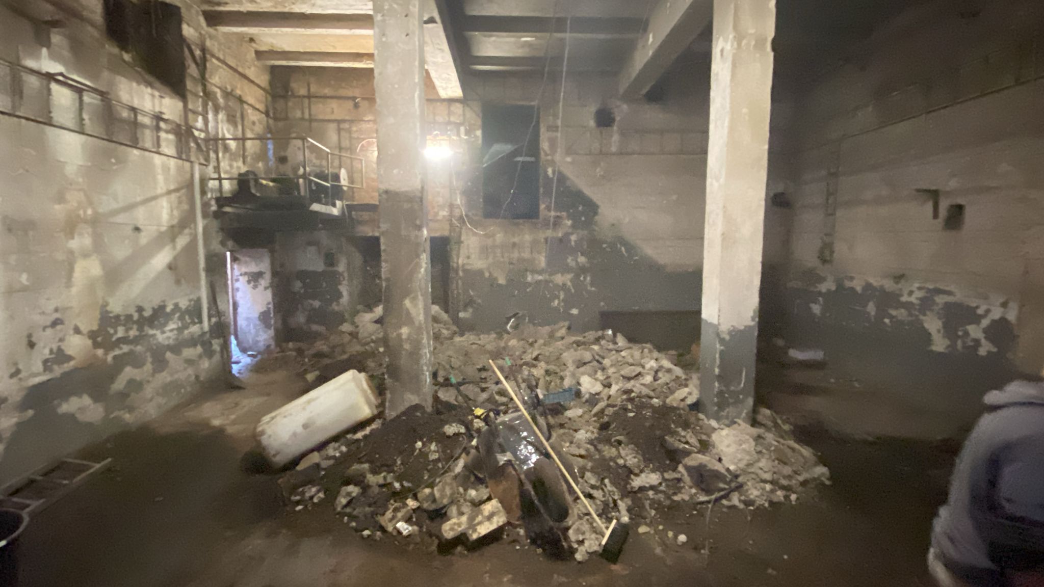 Vyčištěný prostor po demolici pecí – aréna Laser Game Chrudim